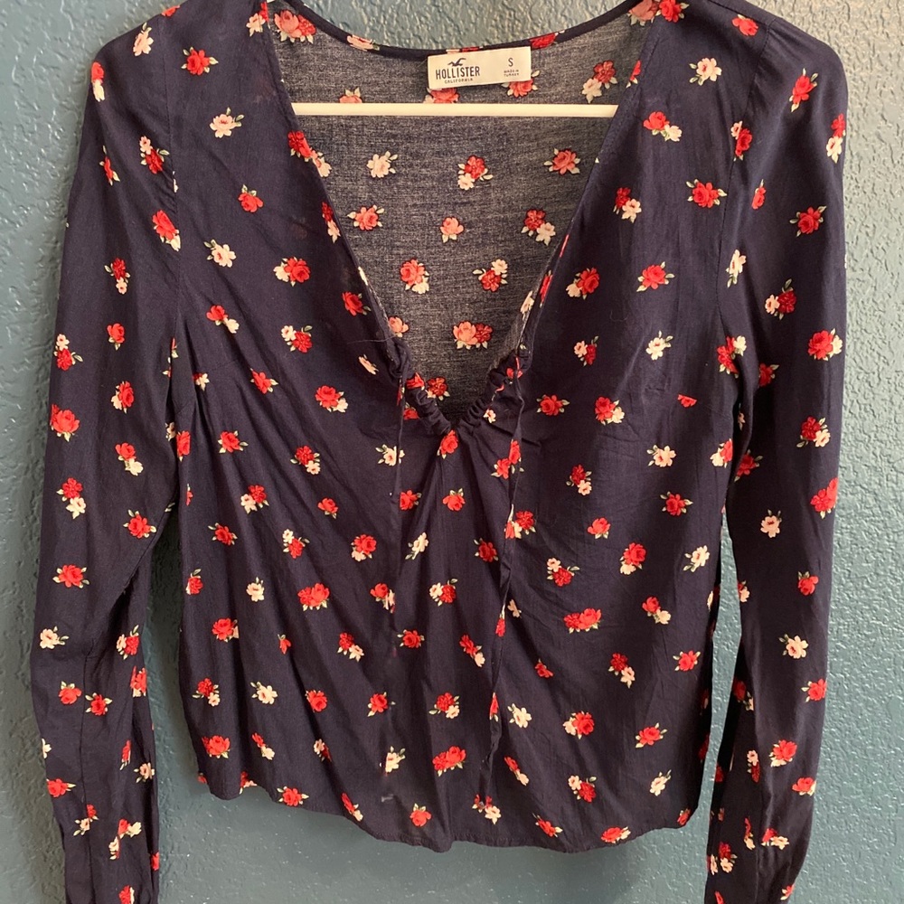 Hollister top